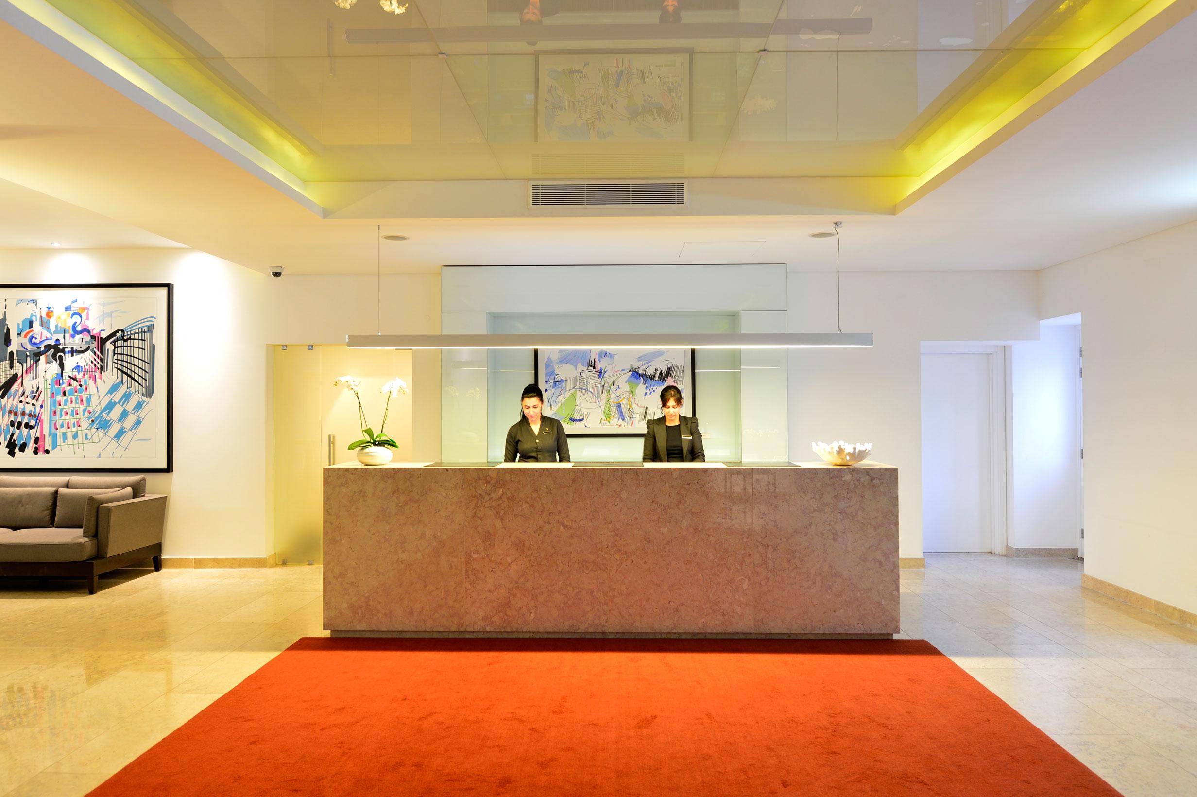 페스타나 시다델라 카스카이스 - 포사다 앤 아트 지역 외부 사진 Reception desk at the Mandarin Oriental, Munich