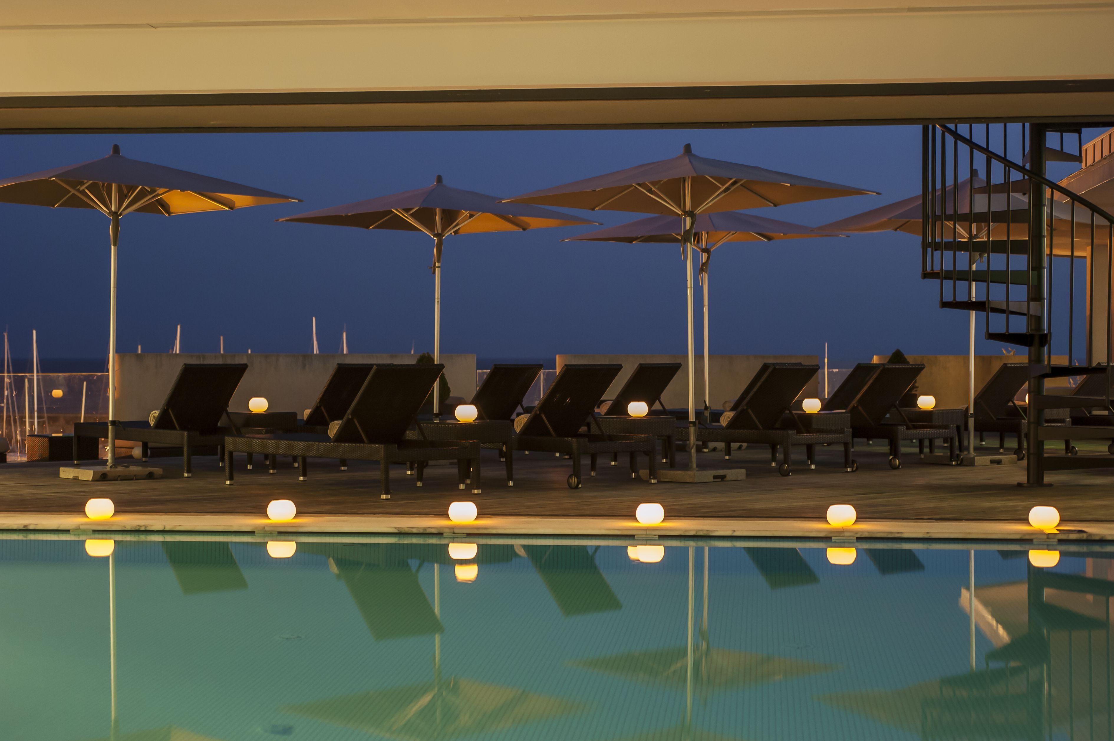페스타나 시다델라 카스카이스 - 포사다 앤 아트 지역 외부 사진 The pool at the top of the hotel