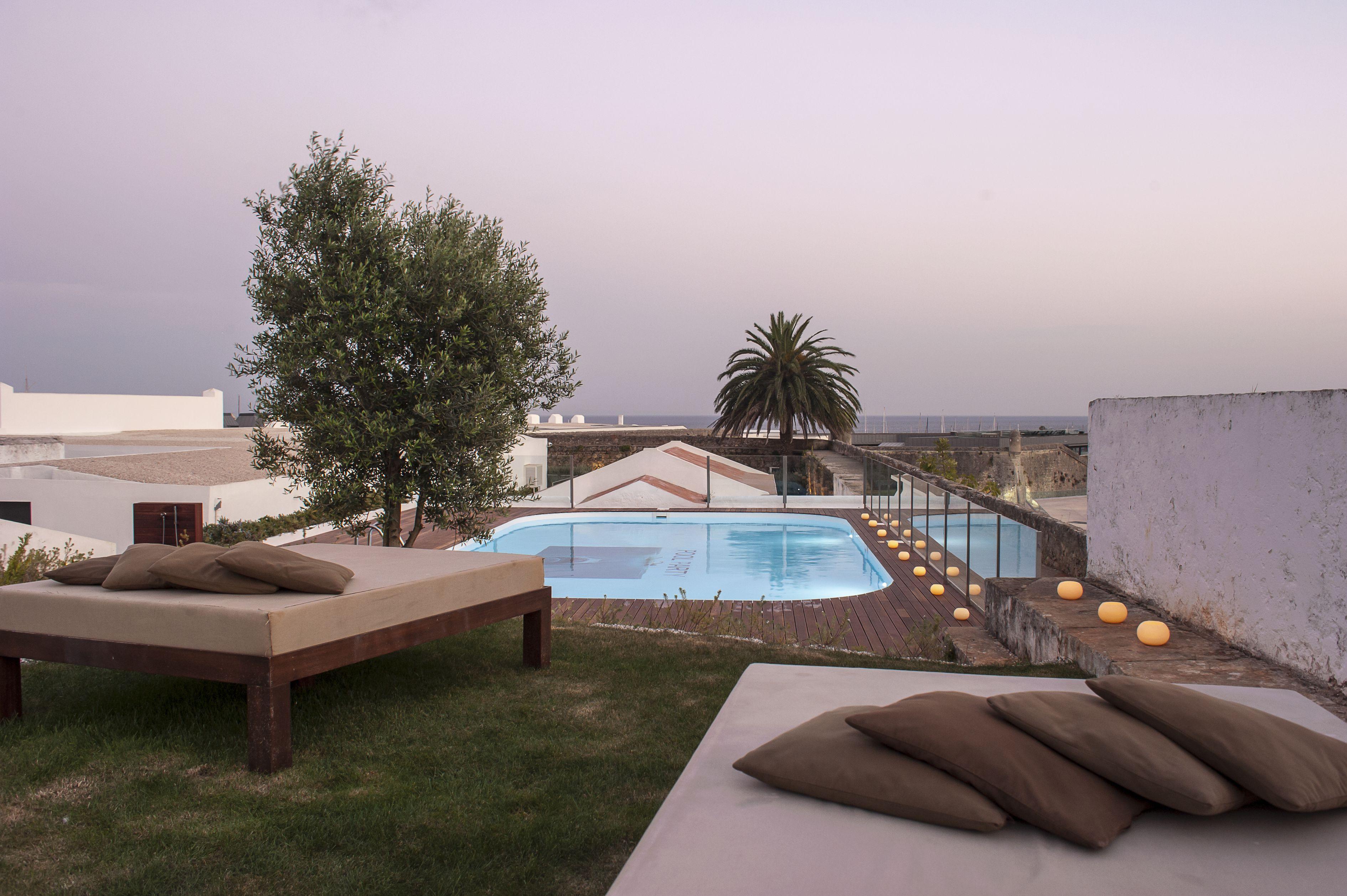 페스타나 시다델라 카스카이스 - 포사다 앤 아트 지역 외부 사진 The hotel's rooftop pool