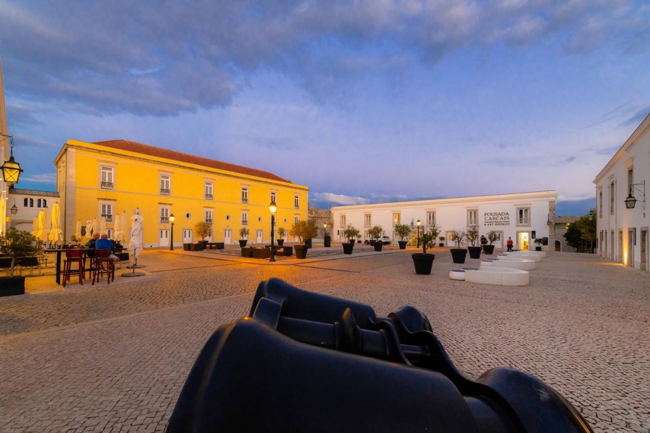 페스타나 시다델라 카스카이스 - 포사다 앤 아트 지역 외부 사진 The main square of the city of Angra do Heroísmo, with the main buildings of the University of the Azores